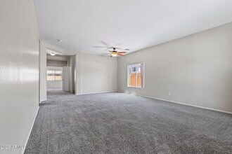 2007 N 94th Ln in Phoenix, AZ - Foto de edificio - Building Photo