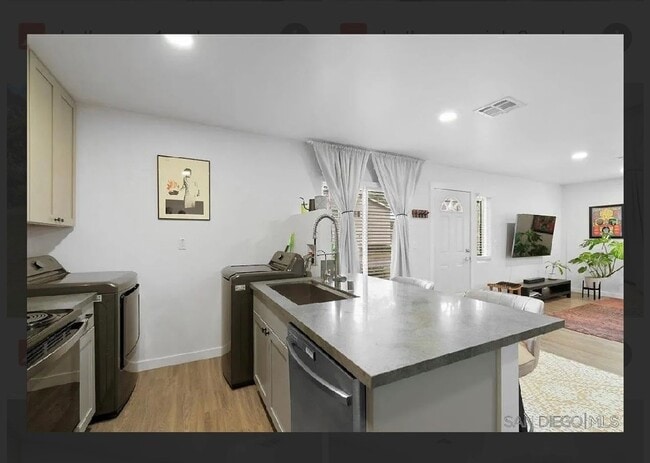 8090 Camino Kiosco in San Diego, CA - Building Photo - Building Photo