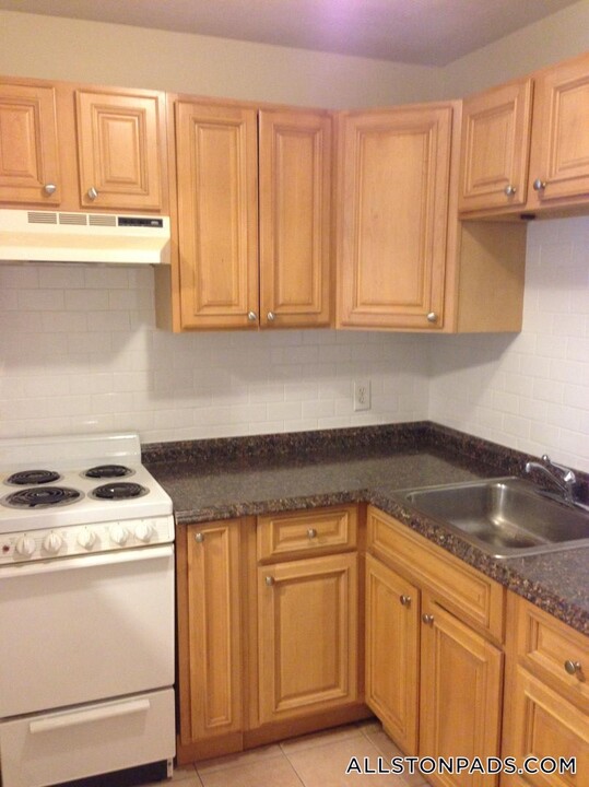 34 Gardner St in Boston, MA - Building Photo