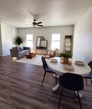 Providence Lane Townhomes in Van Meter, IA - Foto de edificio - Building Photo