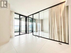 1033 Nelson St in Vancouver, BC - Building Photo - Building Photo