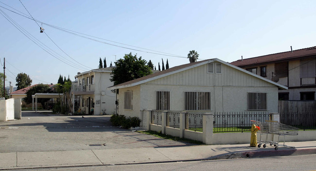 The Mountain View Apartments in El Monte, CA - Building Photo - Building Photo