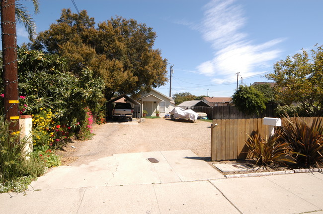 607 Sycamore St in Santa Paula, CA - Building Photo - Building Photo