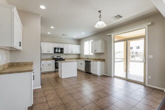 7439 W Maldonado Rd in Phoenix, AZ - Foto de edificio - Building Photo