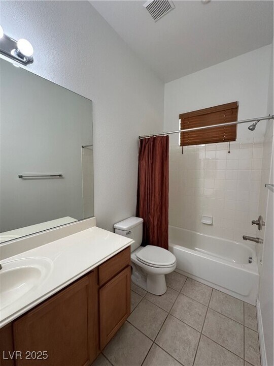 2410 Sunburst View St in Henderson, NV - Building Photo