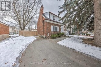 101 Brookview Dr in Toronto, ON - Building Photo - Building Photo