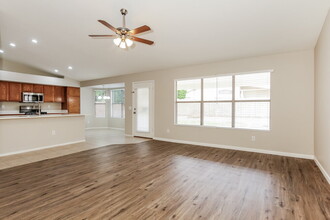 10020 W Irma Ln in Peoria, AZ - Building Photo - Building Photo