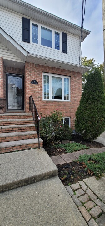 18 Olivia Ct in Staten Island, NY - Building Photo