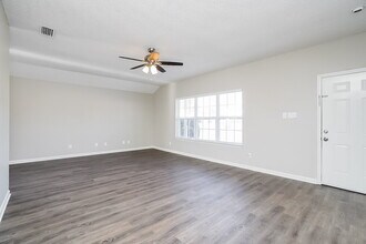 331 Lake Forest Dr in La Vergne, TN - Building Photo - Building Photo