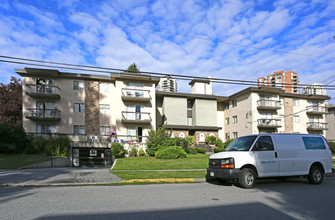 Southwood Plaza in Burnaby, BC - Building Photo - Building Photo