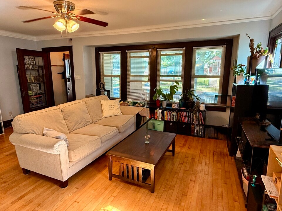 541 N 62nd St, Unit Lower in Wauwatosa, WI - Building Photo