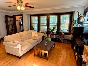 541 N 62nd St, Unit Lower in Wauwatosa, WI - Foto de edificio - Building Photo