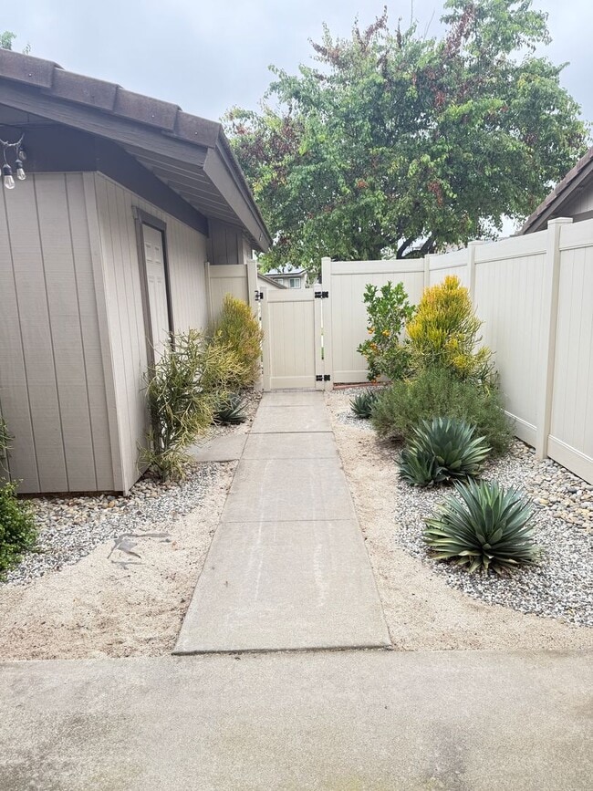 11403 Matinal Cir in San Diego, CA - Building Photo - Building Photo