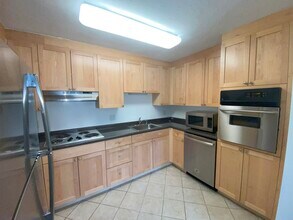 24 Waterfall Dr, Unit 00 in Canton, MA - Foto de edificio - Building Photo