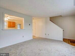 211 Little River Dr in Winchester, VA - Foto de edificio - Building Photo