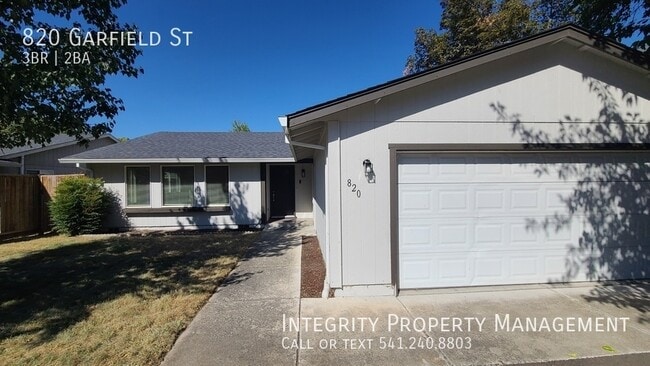 820 Garfield St in Medford, OR - Building Photo - Building Photo