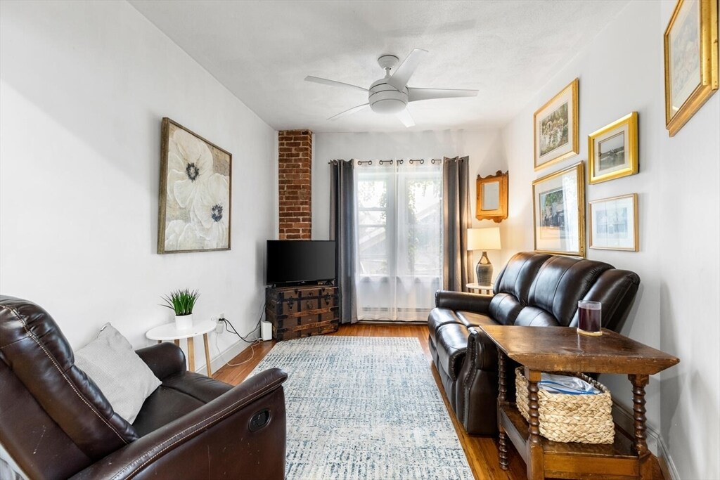 10 Bedford St, Unit #1R in Somerville, MA - Foto de edificio