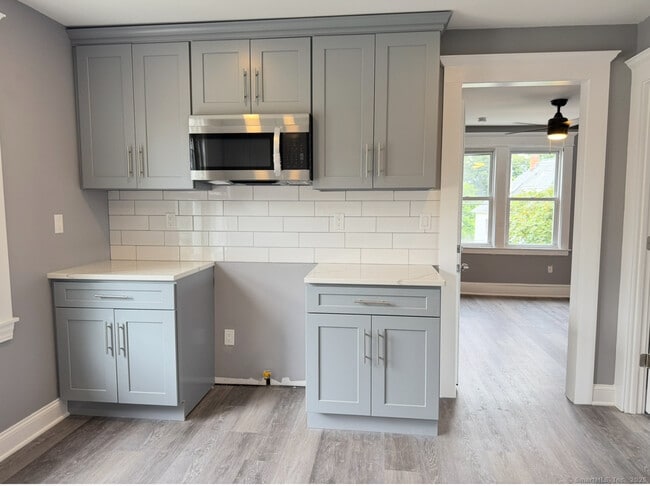 106 Helen St in Hamden, CT - Building Photo - Building Photo