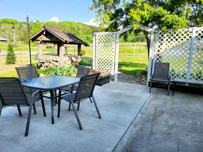7055 Tomotley Rd in Maryville, TN - Building Photo - Building Photo