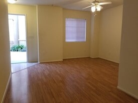 600 Hosking Ave, Unit 17C in Bakersfield, CA - Building Photo