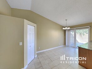 10378 Rosemount Dr in Tampa, FL - Building Photo - Building Photo