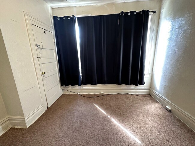 726 N St Clair St in Pittsburgh, PA - Building Photo - Building Photo