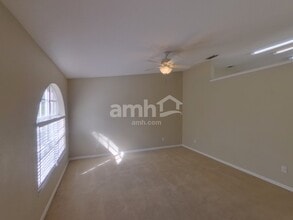 5152 New Savannah Cir in Wesley Chapel, FL - Foto de edificio - Building Photo