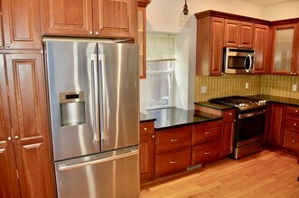 16 Kent Square in Brookline, MA - Foto de edificio - Building Photo