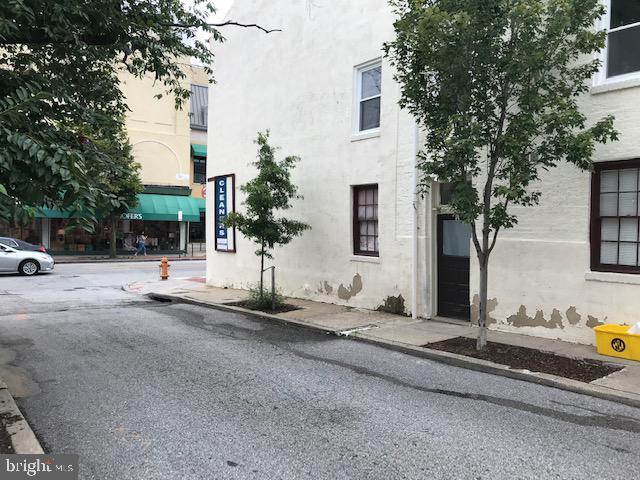 property at 935 S Charles St