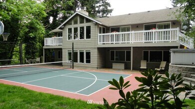 14124 SE 49th Pl in Bellevue, WA - Building Photo - Building Photo