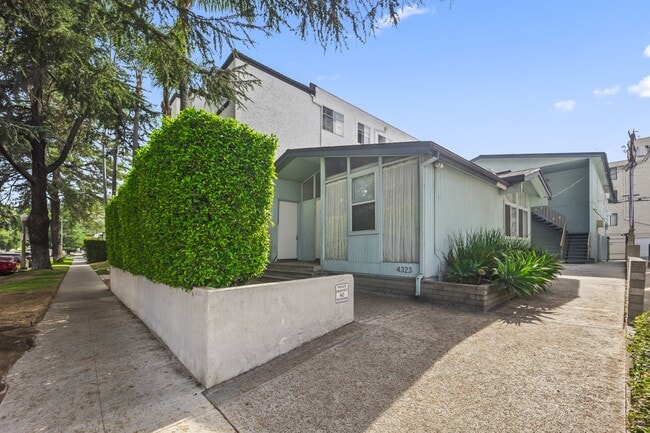 4323 Van Nuys Blvd