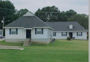 X - Gramercy Park in Memphis, TN - Building Photo - Building Photo