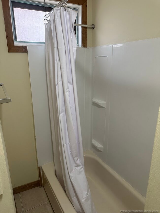 90 Nichols Ave, Unit B in Watertown, MA - Building Photo - Building Photo