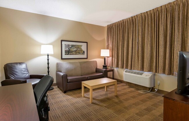 Furnished Studio - Peoria in Peoria, IL - Foto de edificio - Building Photo