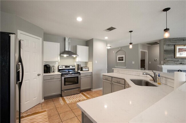 4800 Rutherglen Dr in Austin, TX - Building Photo - Building Photo