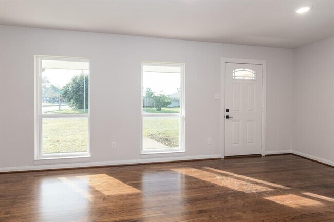 10402 Brinwood Dr in Houston, TX - Building Photo - Building Photo