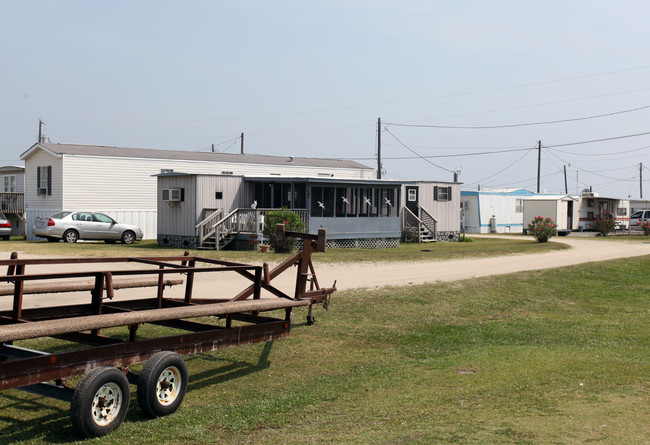 Blackbeards Treasure Mobile Home Park in Surf City, NC - Building Photo - Building Photo