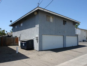 7541 Volga Dr in Huntington Beach, CA - Building Photo - Building Photo