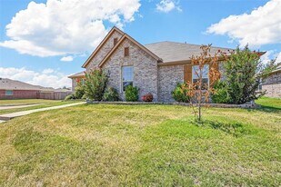 1948 Day Break Dr in Lancaster, TX - Building Photo