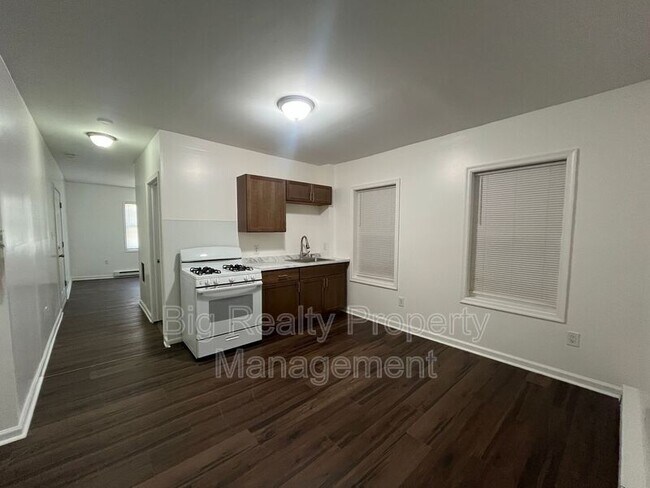 29 N Main St in Spring City, PA - Building Photo - Building Photo