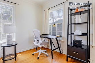 136 S Roxbury Dr in Beverly Hills, CA - Building Photo - Building Photo