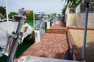 316 E Seaview Dr in Duck Key, FL - Building Photo - Building Photo