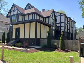 Castle Property Services in Champaign, IL - Foto de edificio - Building Photo