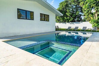 17835 NE 6th Ave in Miami, FL - Building Photo - Building Photo