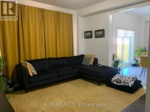 253 Fleetwood Dr in Oshawa, ON - Building Photo - Building Photo