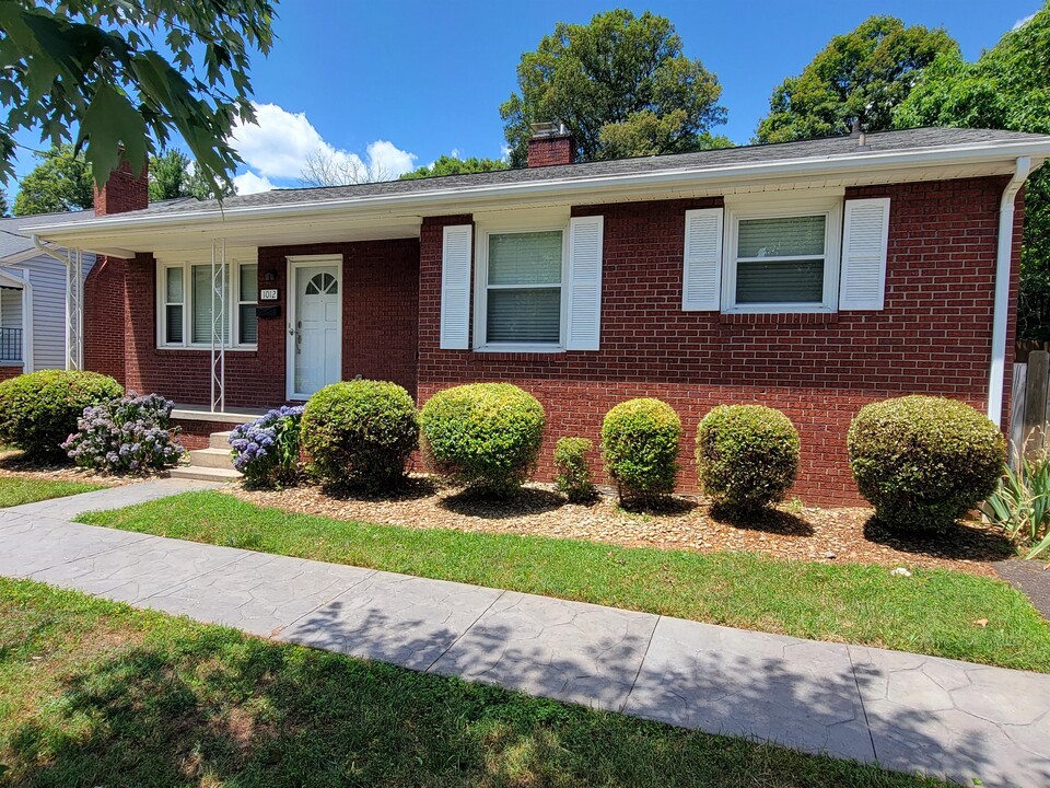 1012 Madison Ave in Winston-Salem, NC - Building Photo