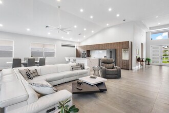 11605 Privado Way in Boynton Beach, FL - Building Photo - Building Photo