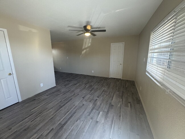 4360 Twin View Cir in Las Vegas, NV - Foto de edificio - Building Photo