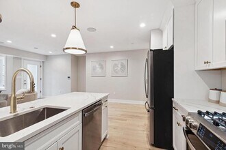 5305 Connecticut Ave NW in Washington, DC - Building Photo - Building Photo