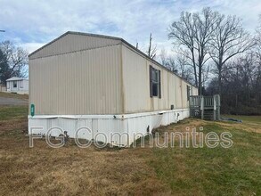 1803 Breezewood Dr in Morganton, NC - Building Photo - Building Photo